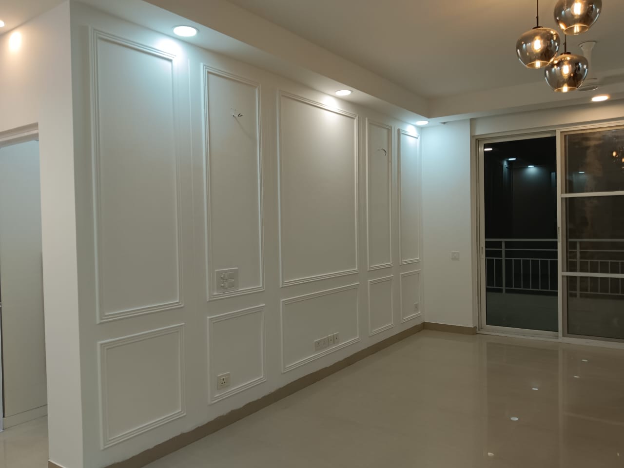 Sleek Wall Molding Desgined
